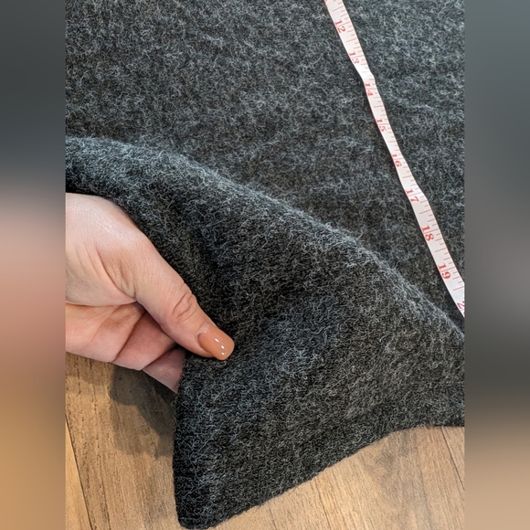 **NWOT** H&M cropped sweater size XL oversized - Picture 6 of 7